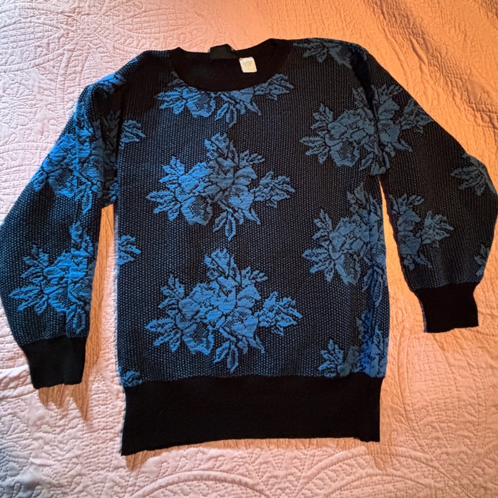 VINTAGE Floral Patterned Sweater in Blue and Black (size L- fits like modern M)
